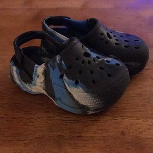 Water shoes / hole shoes